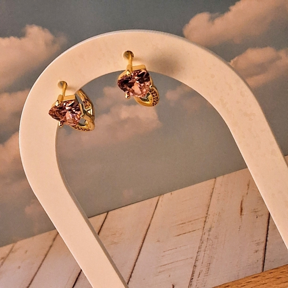 💥 Pretty Bird Sweetheart Huggie Earrings – Gold-Plated with Pink Crystal Charm - Picture 2 of 8